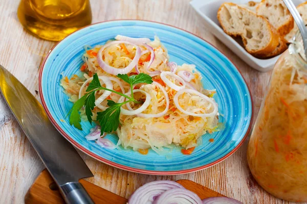 Traditional Russian salted cabbage sauerkraut with onion — Stock Image Traditional Russian salted cabbage sauerkraut with onion Stock Picture
