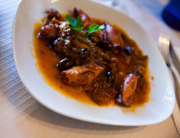 Squids stewed with onion — Stock Photo, Image