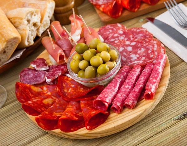 Meat platter on wooden plate — Stock Photo, Image