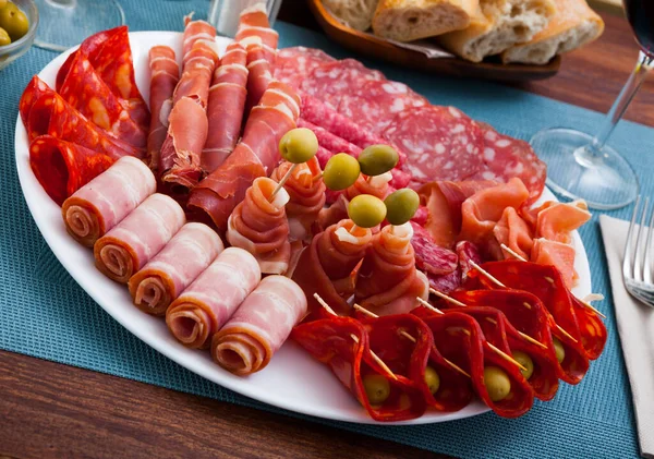 Spaanse vlees antipasto schotel — Stockfoto