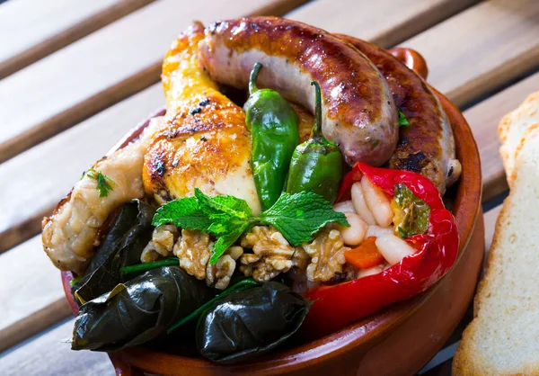 Tasty bulgarian kapama with grape rolls, sausage, chicken and stuffed pepper — Stock Photo, Image