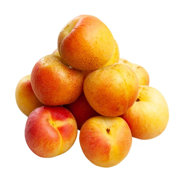 Tumpukan aprikot kemerahan matang — Stok Foto