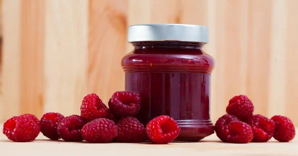 Berry jam in glazen pot — Stockfoto