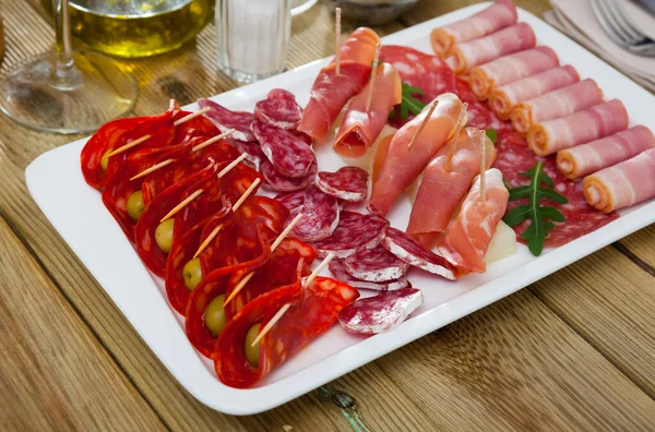 Carne espanhola antipasto platter — Fotografia de Stock