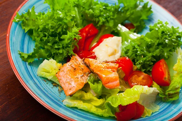 Grilled trout with vegetables — Stock Photo, Image