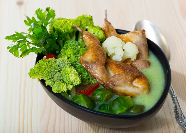 Cream soup with quails, broccoli, brussels sprouts and cauliflower — Stock Image Cream soup with quails, broccoli, brussels sprouts and cauliflower Stock Image