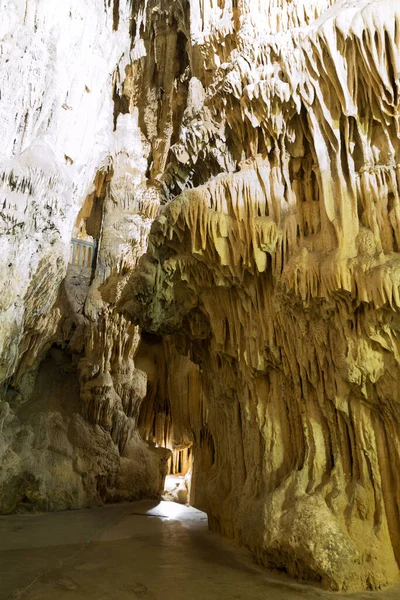 Image of illuminated view of Grotte des Demoiselles in France — Stock Photo, Image