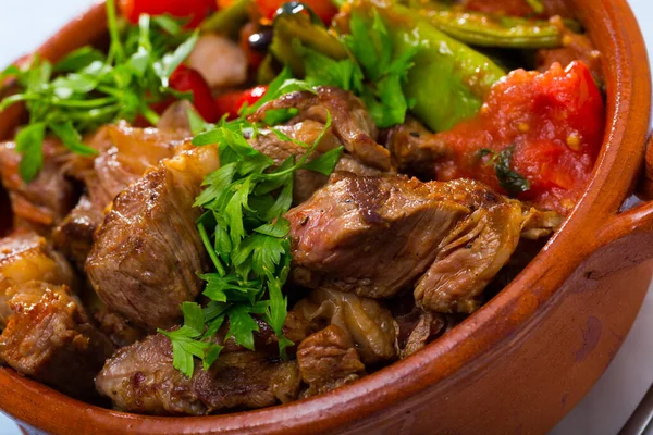 Pieczone mięso i warzywa bułgarskie — Zdjęcie stockowe