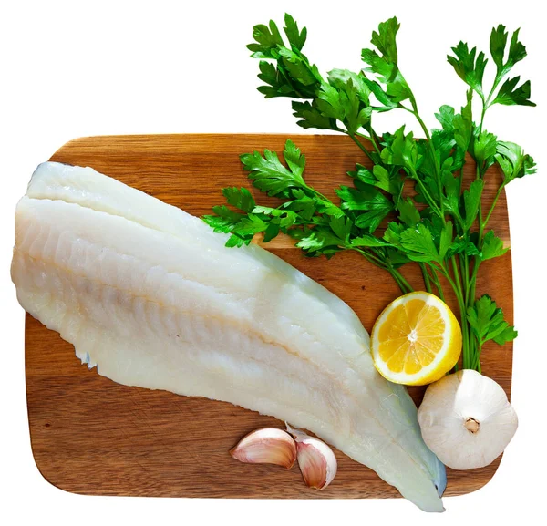 Rå torskfilé med vitlök och citron — Stockfoto