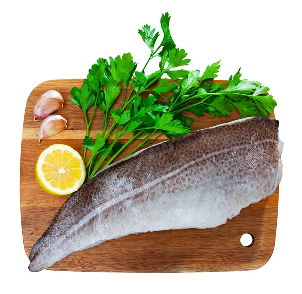 Filé de bacalhau fresco com temperos prontos para cozinhar — Fotografia de Stock