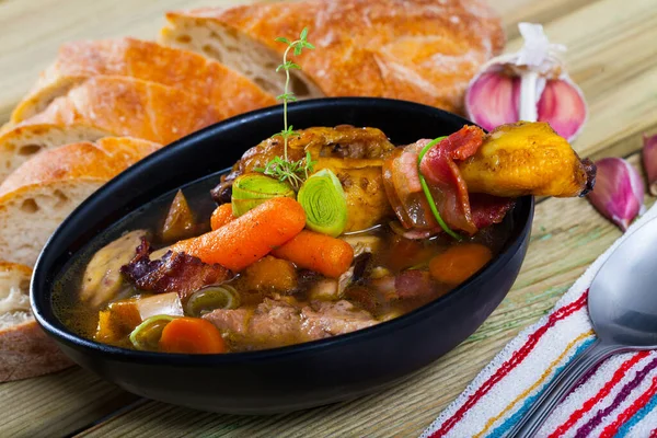 Tasty scottish traditional soup cock-a-leekie with chicken, bacon and leek — Stock Image Tasty scottish traditional soup cock-a-leekie with chicken, bacon and leek Stock Picture