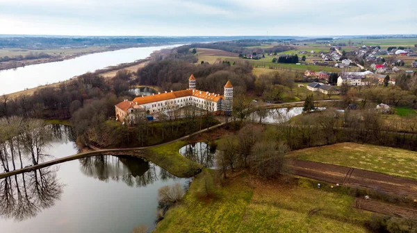리투아니아의 시골에 역사적 성이다 공중에서 — 스톡 사진