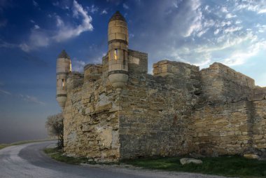 yok edilen antik kale kalıntıları