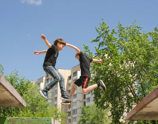 Boys Jumping Roof Top Terrace Sunny Day — Stock Photo, Image