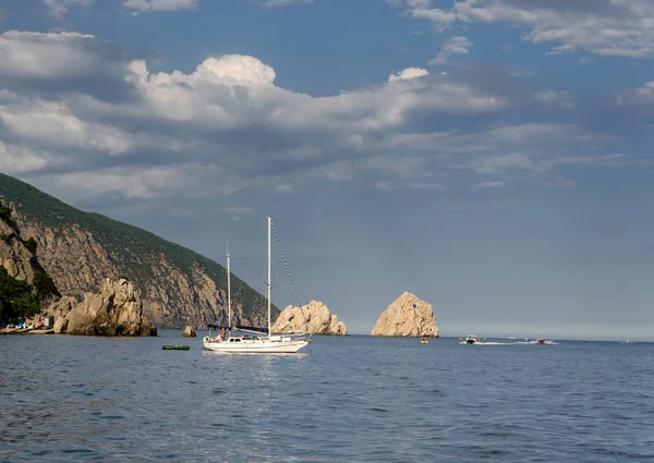 Sailing Yacht Goes Sea — Stock Photo, Image