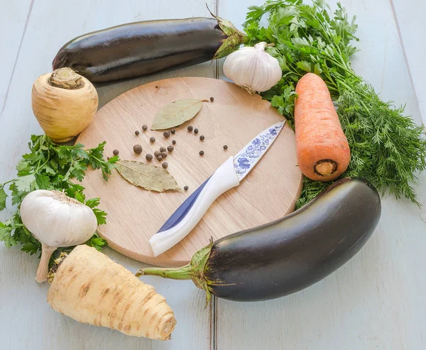 Légumes Mûrs Planche Découper Avec Épice Couteau Sur Table Bois — Photo