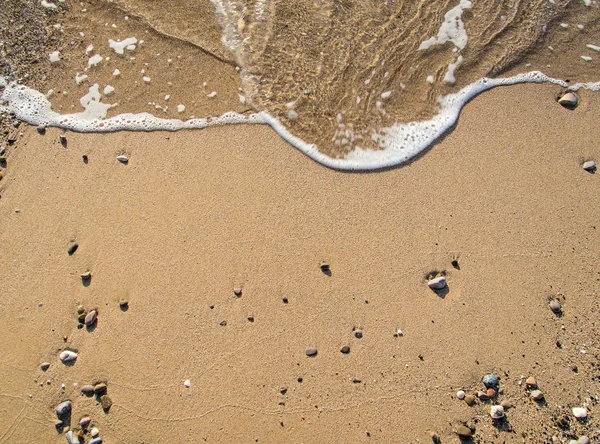 Kiezels Zand Kustlijn Met Golf — Stockfoto