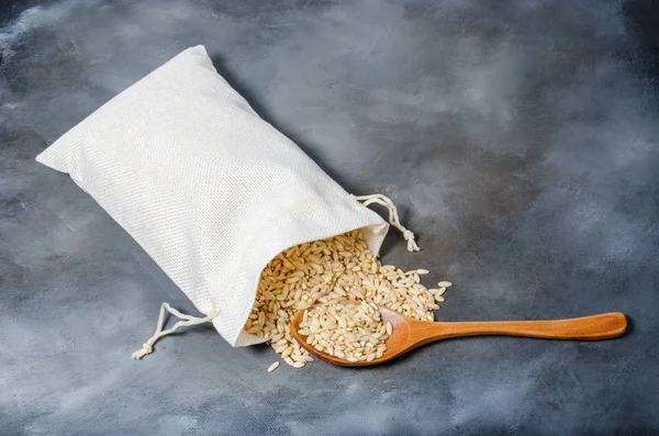 Pearl Barley Burlap Bag Spoon Dark Background — Stok fotoğraf