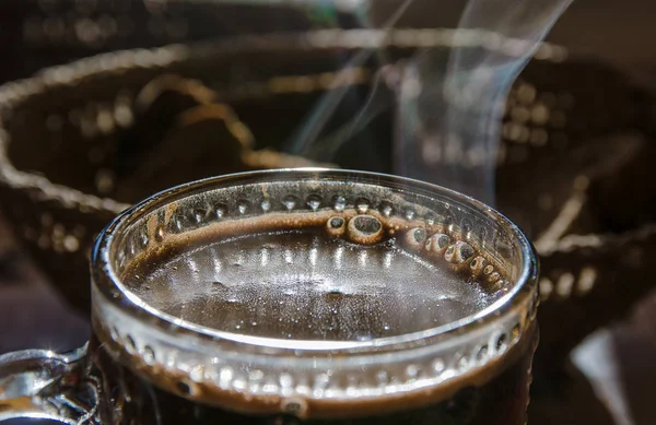 Kopje Koffie Met Stoom Ochtendzon — Stockfoto