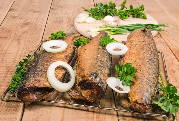 Smoked fish with greens — Stock Photo, Image