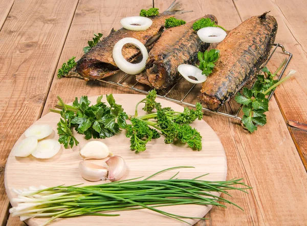 Smoked fish with greens — Stock Photo, Image