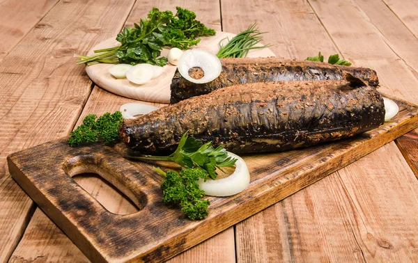 Smoked fish with greens — Stock Photo, Image