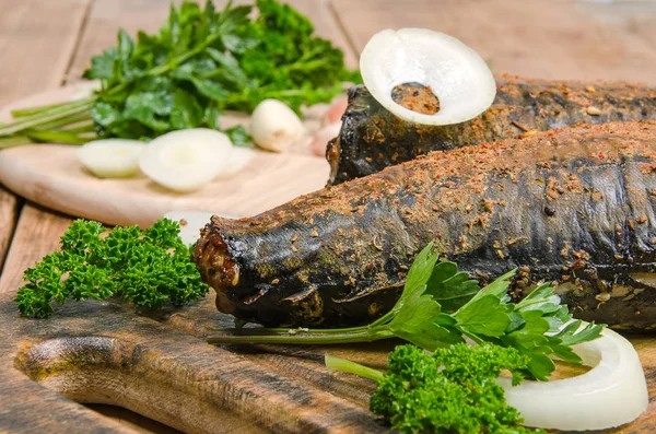 Smoked fish with greens — Stock Photo, Image