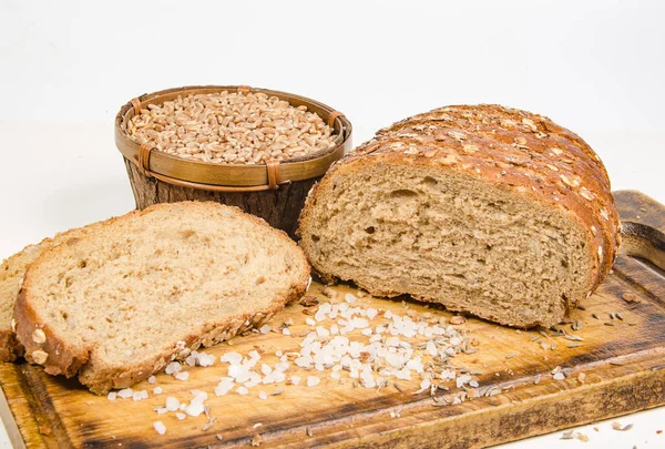 Pane fatto in casa con cereali — Foto Stock