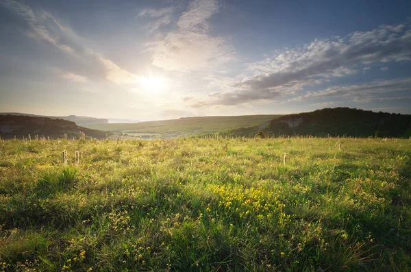 Solig Morgon Bergen Vacker Landskapssammansättning — Stockfoto