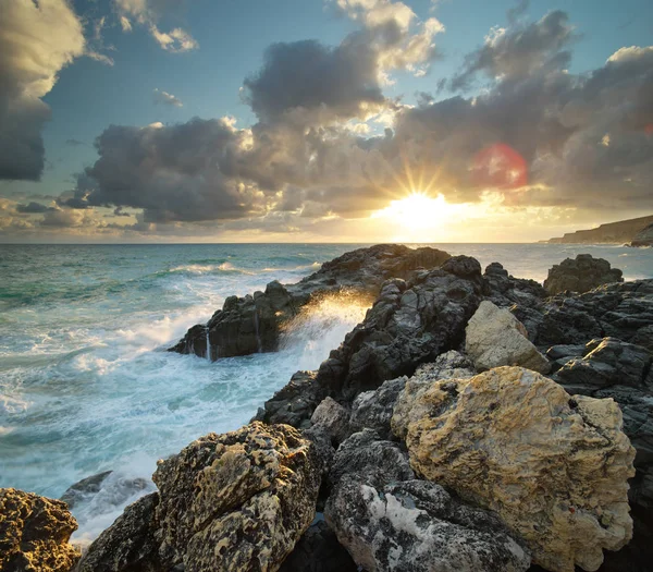 Onda Schizzi Sulla Riva Rocce Marine Composizione Della Natura — Foto Stock