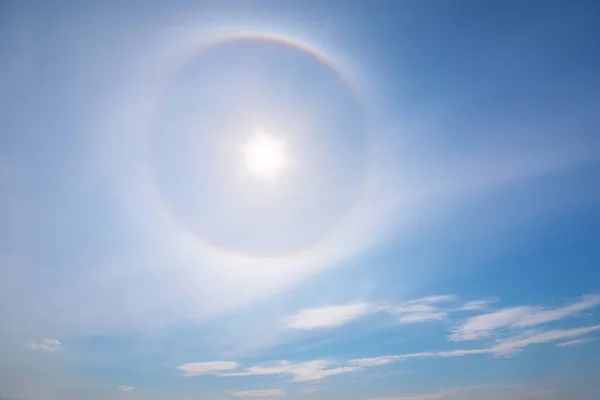 Sole Con Arcobaleno Circolare Alone Solare Che Verifica Causa Cristalli — Foto Stock