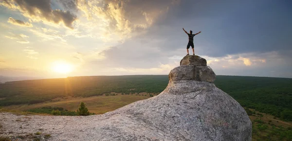 Man Toppen Berget Natur Och Konceptuella Sammansättning — Stockfoto