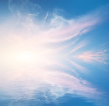 Günbatımında gökyüzü. Doğa bileşimi