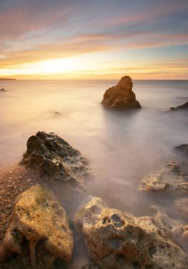 Güzel deniz manzarası. Deniz on Sunset. Doğanın kompozisyon.