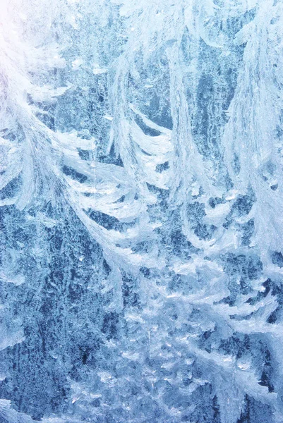 Frost Rime Patronen Venster Glas Winter Matglas Textuur Blauwe Achtergrond — Stockfoto