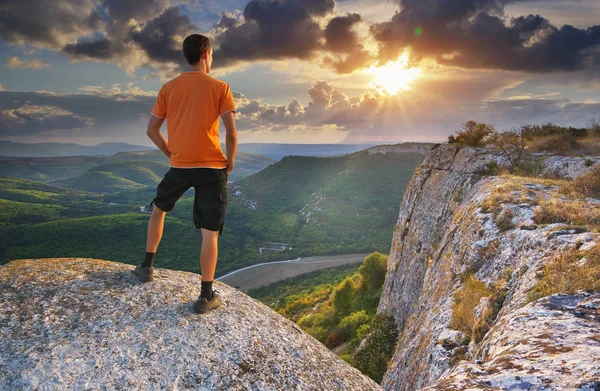 Uomo Sulla Cima Della Montagna Elemento Design — Foto Stock