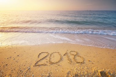 2018 yıl deniz kıyısında. Tasarım öğesi.