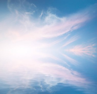 Günbatımında gökyüzü. Doğa bileşimi