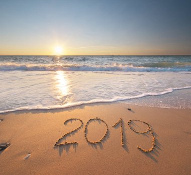 2019 yıl deniz kıyısında. Tasarım öğesi.