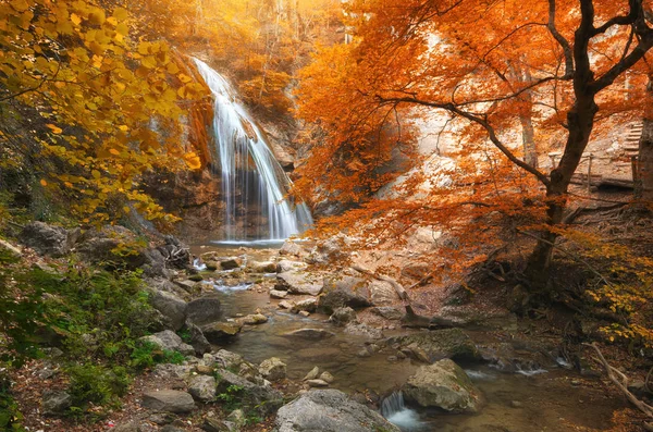 Herbst Wasserfall Und Rillfluss Zusammensetzung Der Natur — Stockfoto