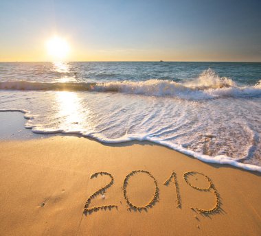 2019 yıl deniz kıyısında. Tasarım öğesi.