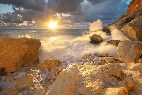Прекрасний Морський Пейзаж Морські Хвилі Під Час Шторму Заході Сонця — стокове фото