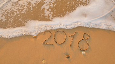 2018 yıl deniz kıyısında. Tasarım öğesi.