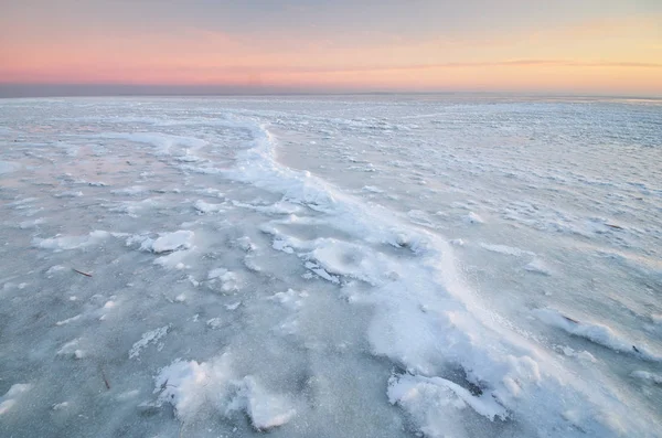 Χειμερινό Τοπίο Πάγος Στην Επιφάνεια Του Νερού Σύνθεση Της Φύσης — Φωτογραφία Αρχείου