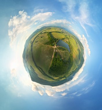 Küçük gezegen panorama fotoğraf göl ve Vadisi Hills
