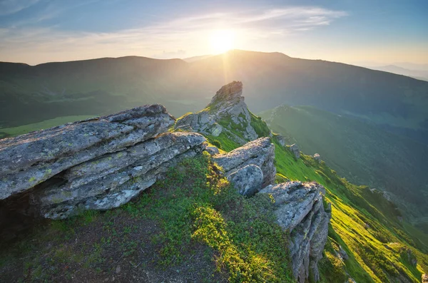 Montanha pôr do sol paisagem — Fotografia de Stock