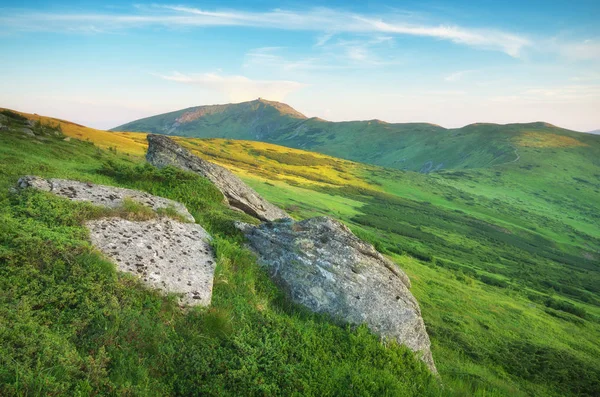 Zonsondergang berglandschap. — Stockfoto