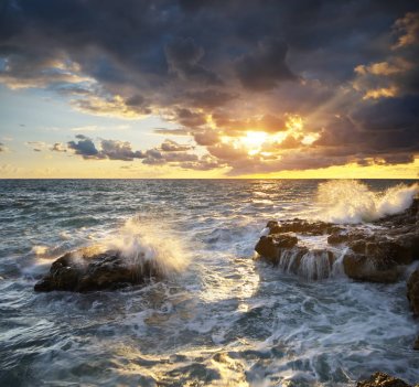 Fırtına deniz manzarası doğa kompozisyonu
