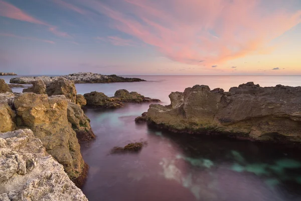 Gün batımında sakin deniz. — Stok fotoğraf