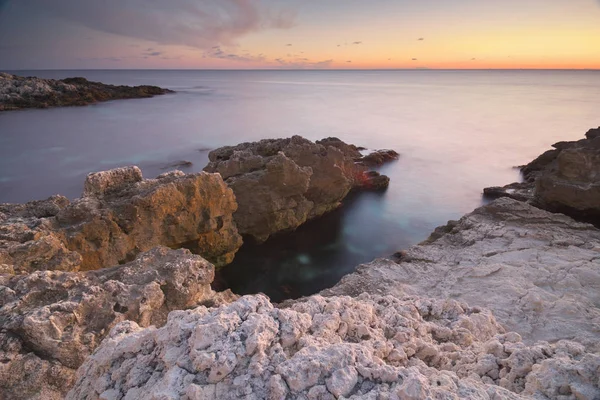 Mar calmo ao pôr do sol. — Fotografia de Stock